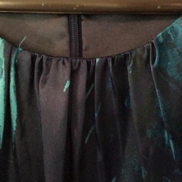 T Tahari Med - Picture 3 of 6